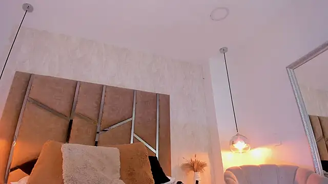 Martinaa Jones  online show from January 9, 2026, 12:01 pm