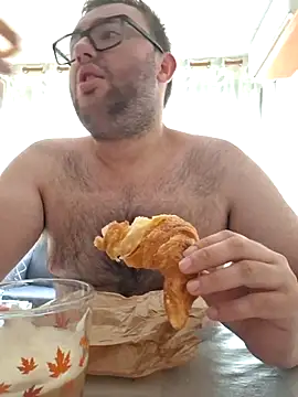 Snapshot of Javier_bear chatting on July 31, 2026, 8:25 am Javier bear online show from July 31, 2026, 8:25 am