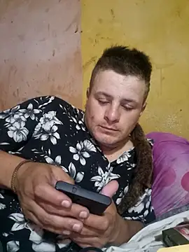 TusOjitosClaros69 online show from September 21, 2025, 5:23 am