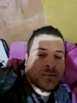 TusOjitosClaros69 online show from September 12, 2025, 7:35 pm