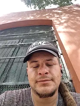 TusOjitosClaros69 online show from September 17, 2025, 4:09 pm