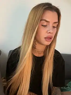 EmiliaCatalina online show from January 15, 2026, 8:12 pm