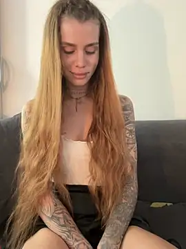 EmiliaCatalina online show from July 18, 2026, 7:22 pm