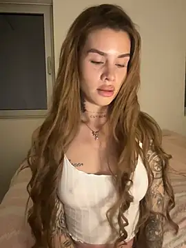EmiliaCatalina online show from May 1, 2026, 12:59 am