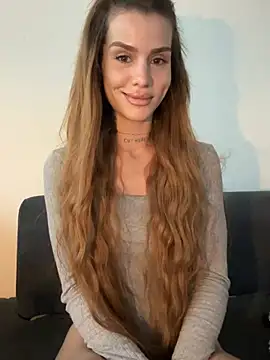 EmiliaCatalina online show from July 4, 2026, 8:35 pm