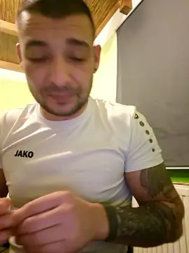 Snapshot of Zoltanioan26 chatting on January 7, 2026, 10:53 am Zoltanioan26 online show from January 7, 2026, 10:53 am