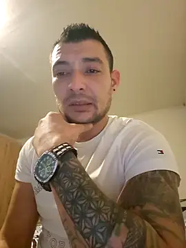 Snapshot of Zoltanioan26 chatting on December 17, 2025, 3:06 pm Zoltanioan26 online show from December 17, 2025, 3:06 pm