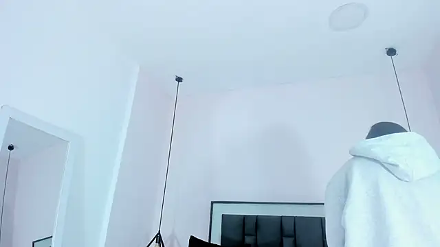 victoria cooper3 online show from November 19, 2025, 11:32 am