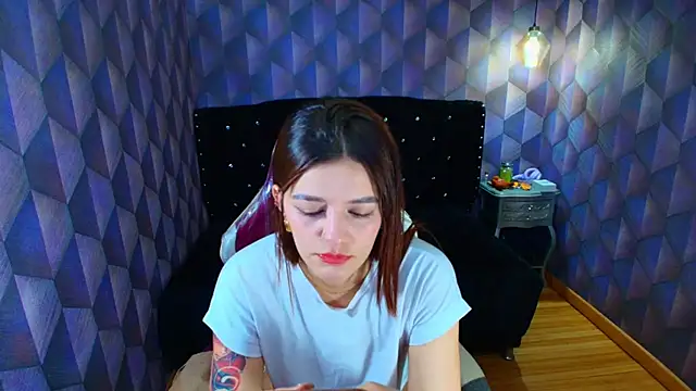 LiaHarryis online show from June 24, 2026, 4:05 pm