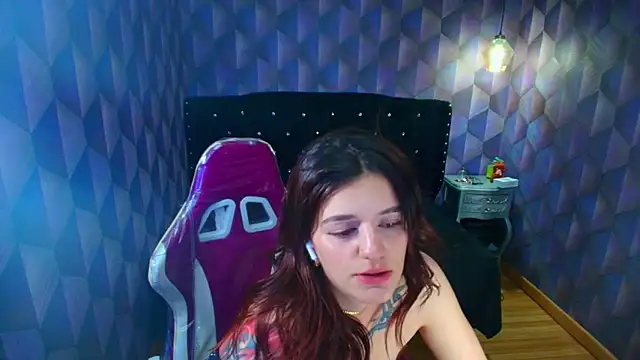 LiaHarryis online show from June 14, 2026, 2:24 am