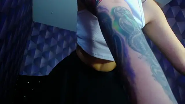 LiaHarryis online show from March 12, 2025, 7:04 pm