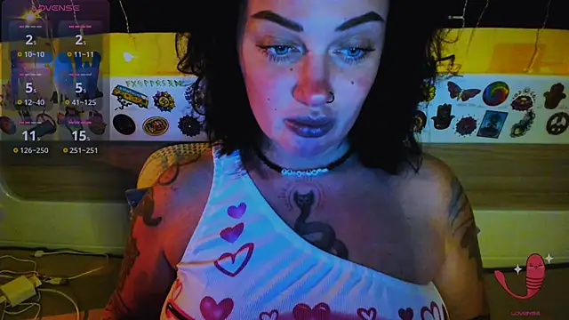 EllieOz online show from December 17, 2025, 3:39 pm