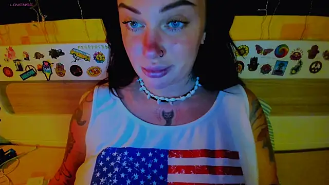 EllieOz online show from October 20, 2025, 4:40 pm