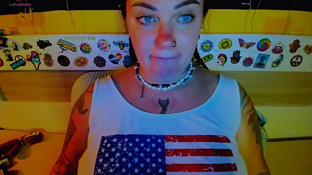 EllieOz online show from October 5, 2025, 6:42 pm