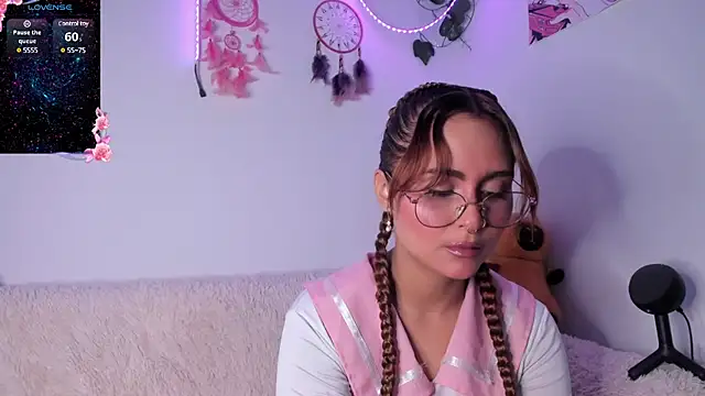 Violette-Ramirez01 online show from March 14, 2025, 11:22 pm