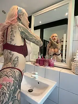 Stella-Kink online show from April 30, 2026, 1:07 pm