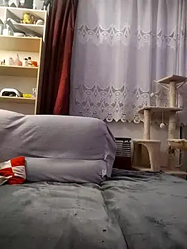 LauraBaby online show from November 2, 2025, 4:01 pm