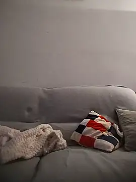 LauraBaby online show from October 17, 2025, 6:32 pm