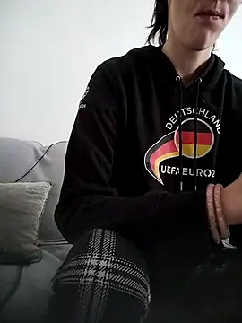 LauraBaby online show from September 23, 2025, 9:38 am