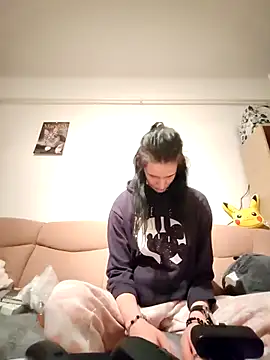 LauraBaby online show from December 23, 2024, 5:39 am