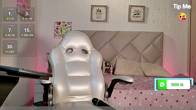 yuliana millerr online show from October 19, 2025, 6:21 pm