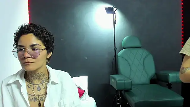 anaroman01 online show from November 15, 2025, 2:37 am