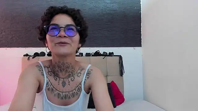 Snapshot of anaroman01 chatting on March 18, 2026, 8:32 pm anaroman01 online show from March 18, 2026, 8:32 pm