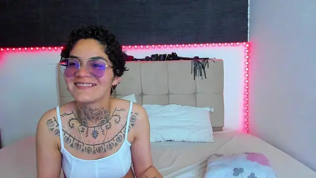 anaroman01 online show from October 30, 2025, 11:45 pm