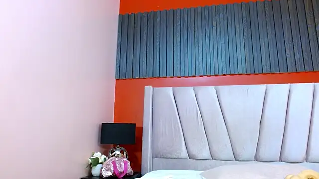 VeronicaRobles online show from September 13, 2025, 7:14 pm