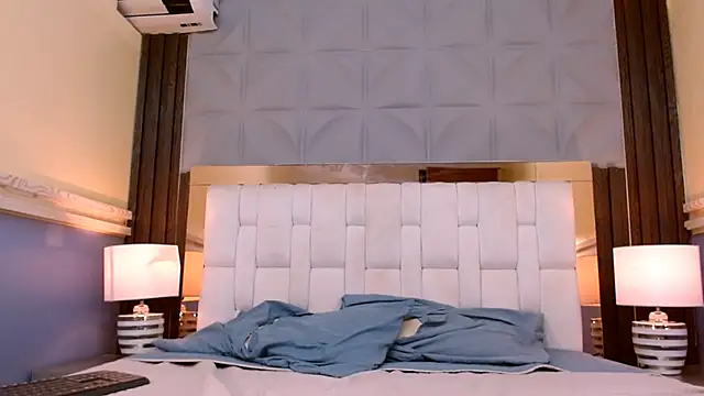 VeronicaRobles online show from March 18, 2025, 5:33 pm