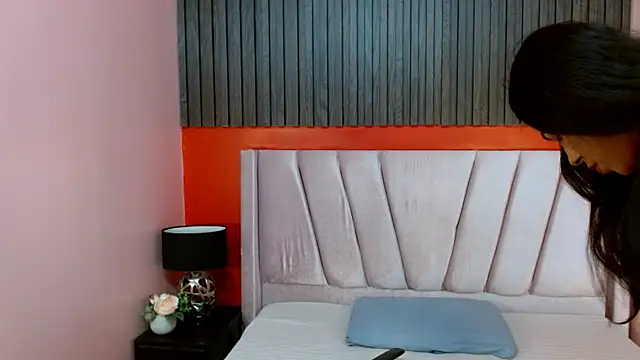 VeronicaRobles online show from October 17, 2025, 5:59 pm