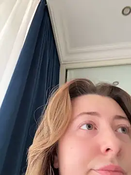 curvyflawless online show from December 5, 2025, 7:40 am