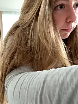 curvyflawless online show from September 14, 2025, 4:46 am