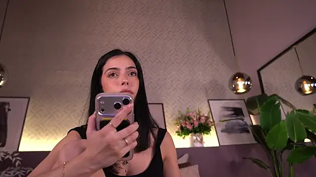 Snapshot of ElleDiane chatting on July 27, 2026, 1:01 am ElleDiane online show from July 27, 2026, 1:01 am