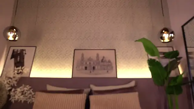 Snapshot of ElleDiane chatting on June 9, 2026, 10:22 pm ElleDiane online show from June 9, 2026, 10:22 pm