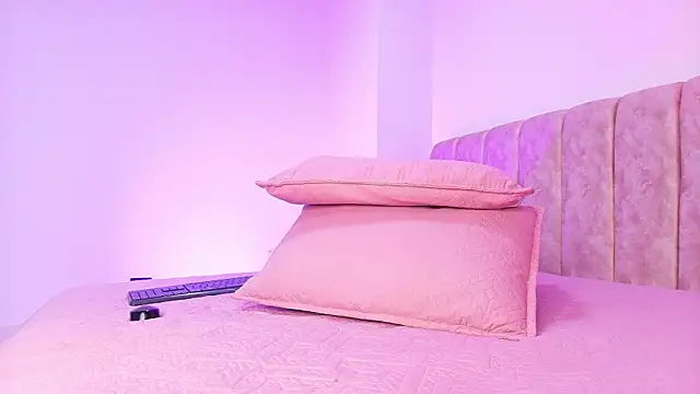 arl chloee online show from February 18, 2026, 3:04 am