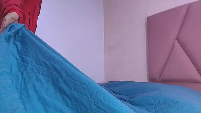 arl chloee online show from October 11, 2025, 3:07 am