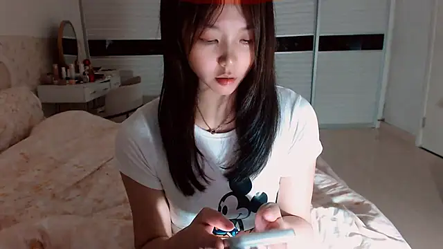 -Lucky Girl online show from May 6, 2026, 1:15 pm