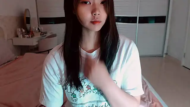 -Lucky Girl online show from June 10, 2026, 2:02 am