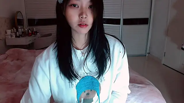 -Lucky Girl online show from December 14, 2025, 2:40 am