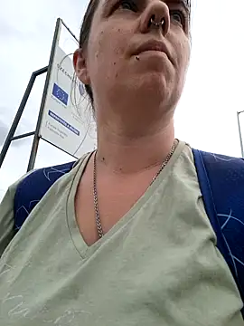 Jassiundich2 online show from May 6, 2026, 1:48 pm