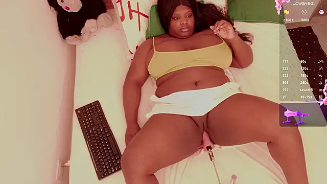 Snapshot of Jhoxy_M chatting on February 7, 2026, 7:33 pm Jhoxy M online show from February 7, 2026, 7:33 pm