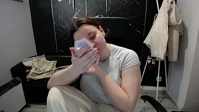 littleviki7 online show from February 2, 2026, 7:18 am