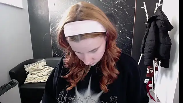 littleviki7 online show from March 19, 2025, 6:14 am