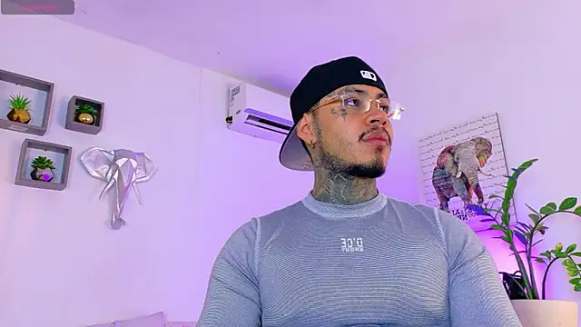 JordanSmiith  online show from May 6, 2026, 8:57 pm