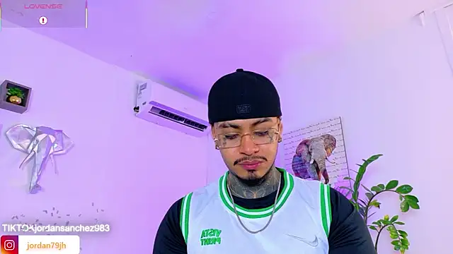 JordanSmiith  online show from April 28, 2026, 8:46 pm