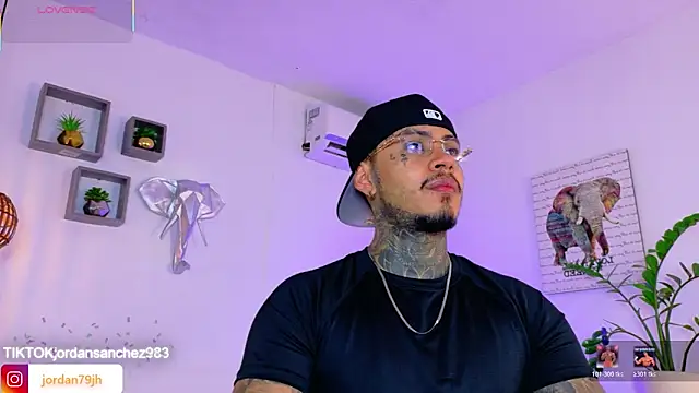 JordanSmiith  online show from May 4, 2026, 8:33 pm