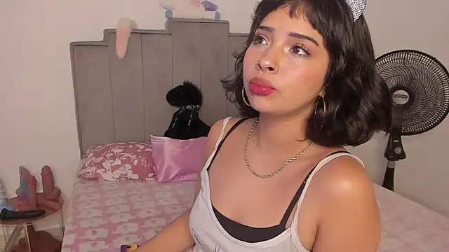chloe watson  online show from July 9, 2026, 12:11 am