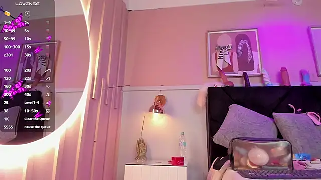 chloe watson  online show from November 27, 2025, 7:58 pm