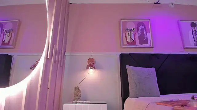 chloe watson  online show from January 15, 2026, 7:50 pm